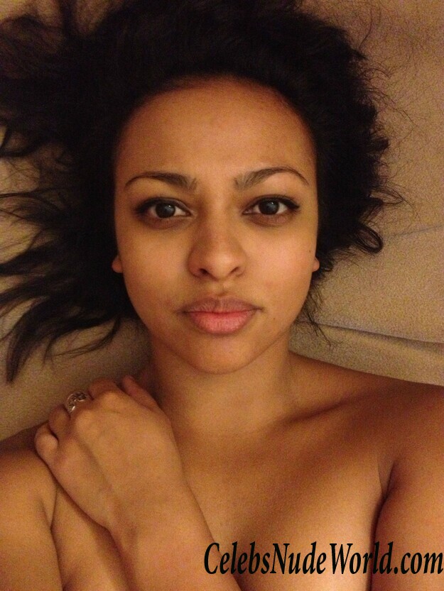 Ellenore Scott LEAKS 83016