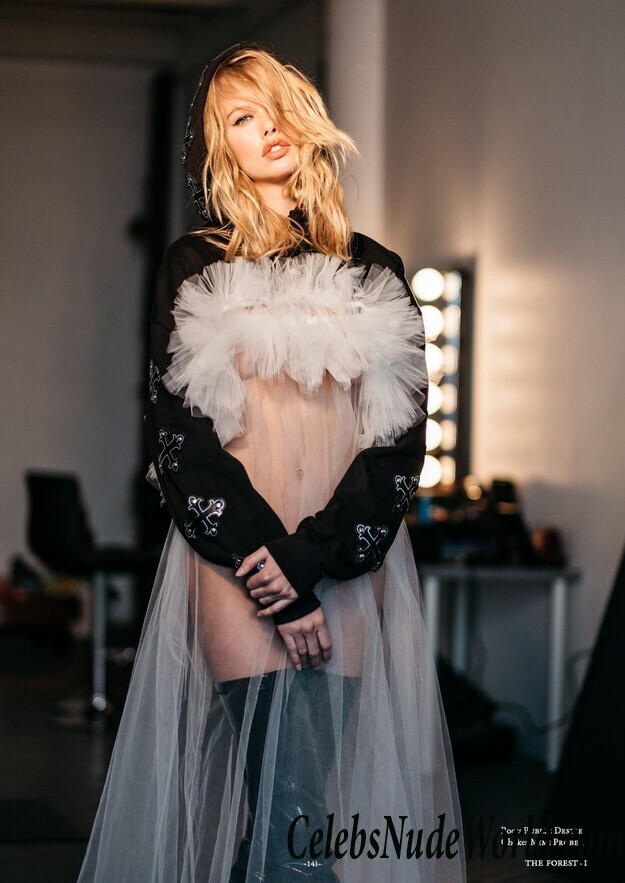 Emma Stern Sexy Photos 83030