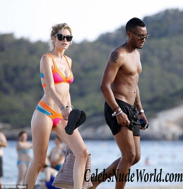 Doutzen Kroes pics at the beach 83301