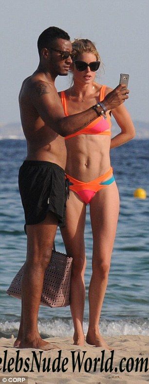 Doutzen Kroes pics at the beach 83307