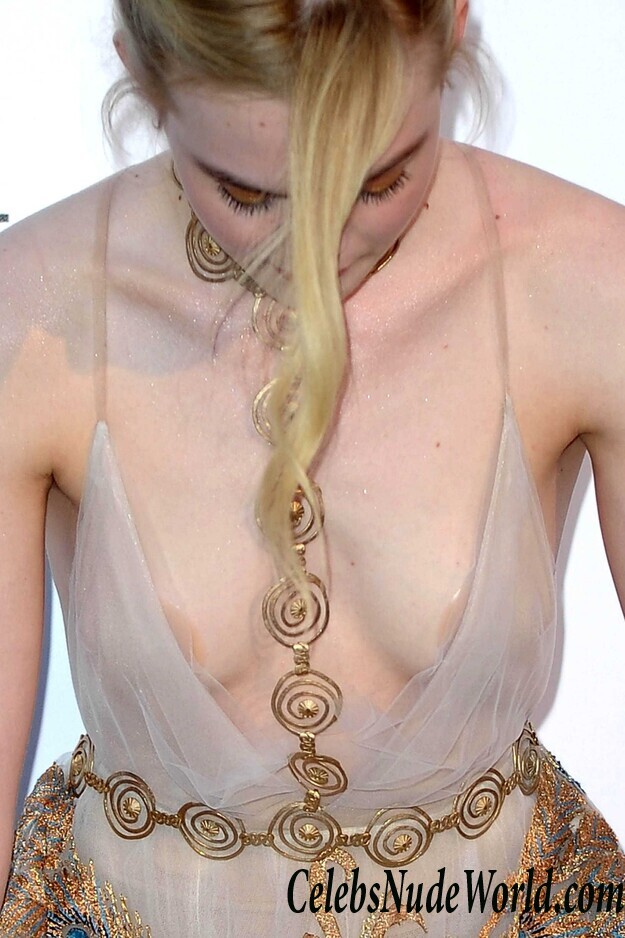 Elle Fanning Sexy Photos 83596