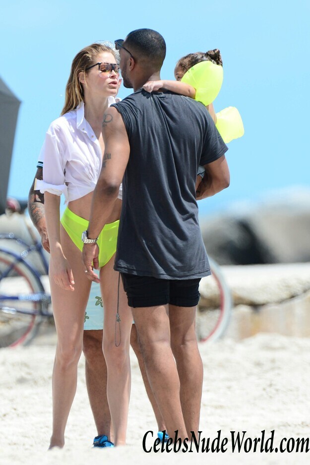 Doutzen Kroes: One Woman Wet T Shirt Contest 83941