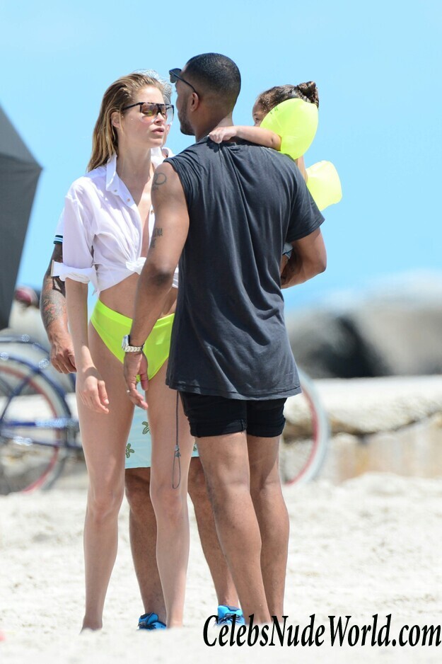 Doutzen Kroes: One Woman Wet T Shirt Contest 83942