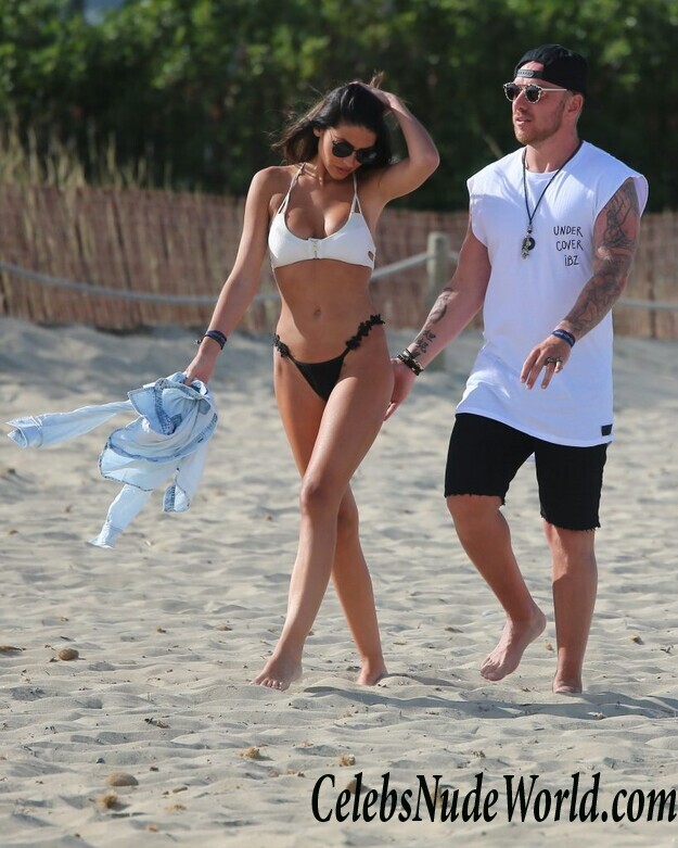 Elizabeth Jayne Tierney Snapping Selfies With D Bags 84126