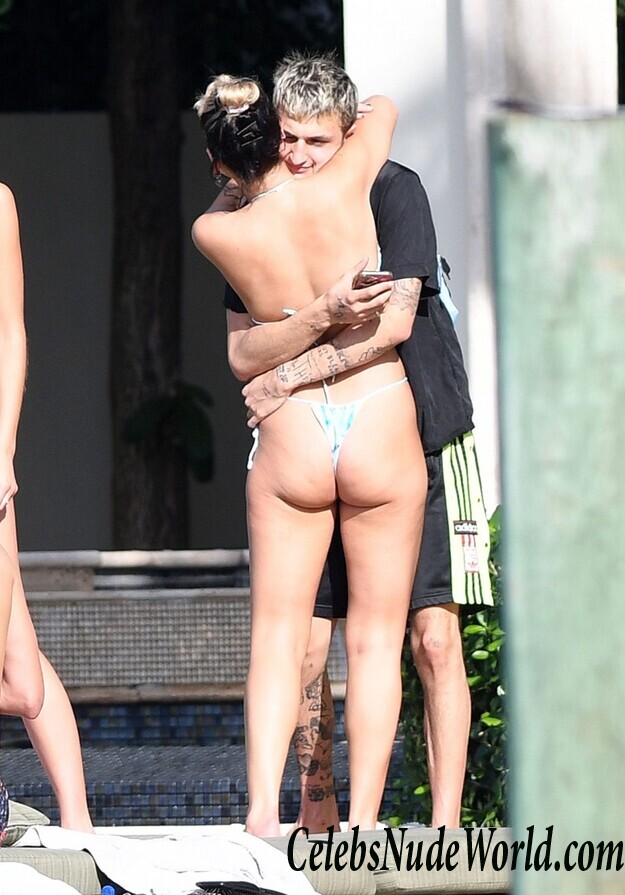 Dua Lipa Bikini 84247