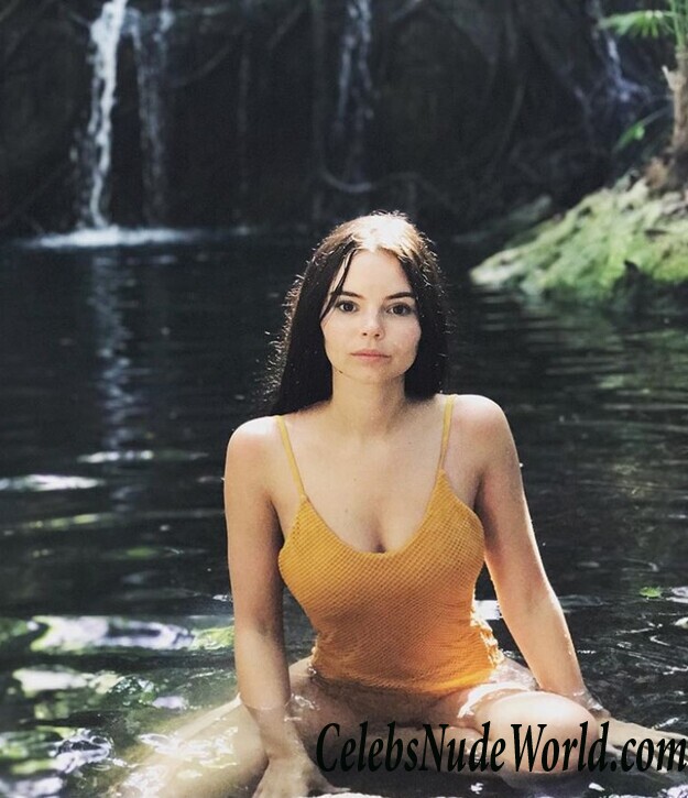 Eline Powell Sexy 84410