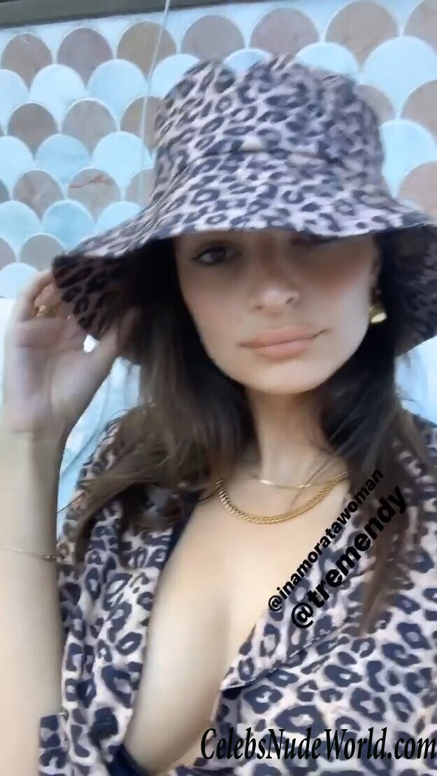 Emily Ratajkowski Cleavage 84503