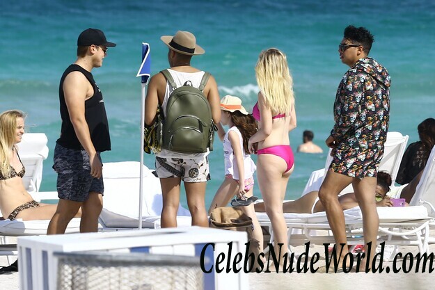 Bikini Photos of Ellie Goulding 84616