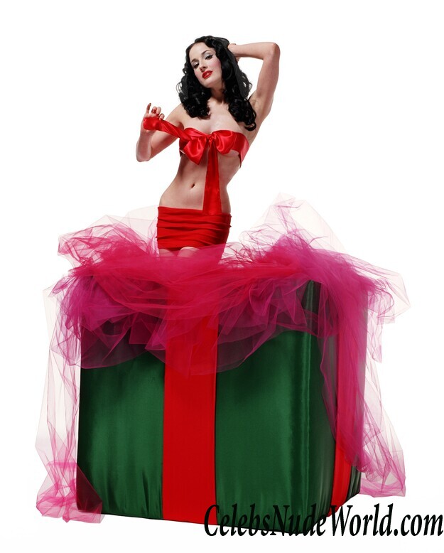 Dita Von Teese Teasing With Her Naked Body 84640