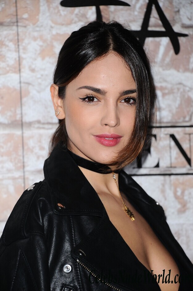 Eiza Gonzalez Cleavage Photos 84737