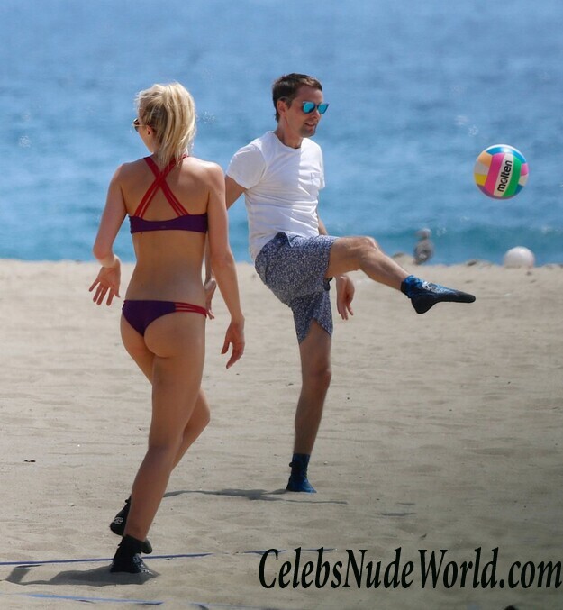 Bikini pics of Elle Evans 85512