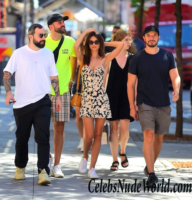 Emily Ratajkowski Sexy 85762