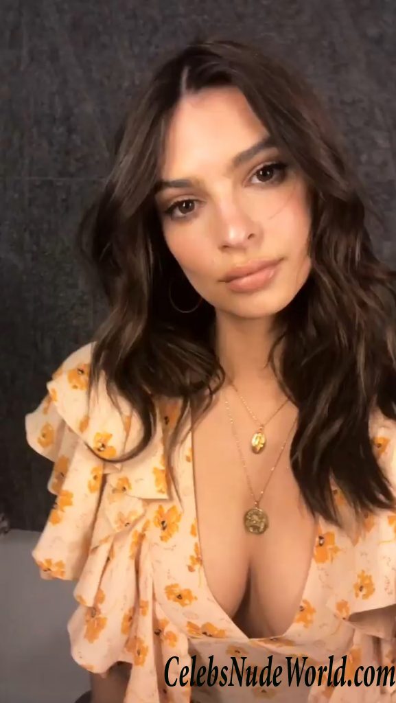 Emily Ratajkowski Sexy 85842