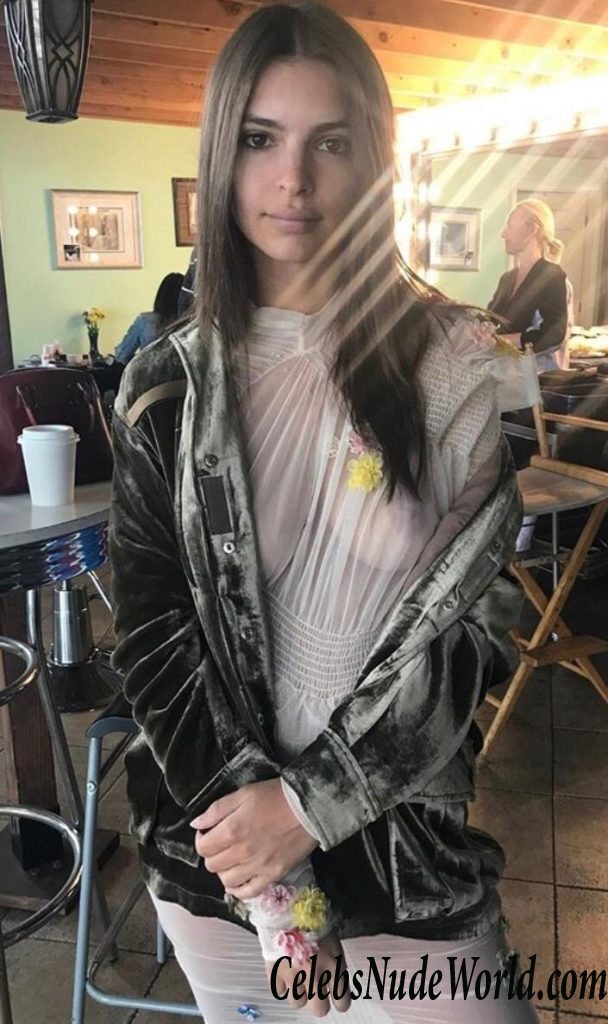 Emily Ratajkowski Sexy 85850