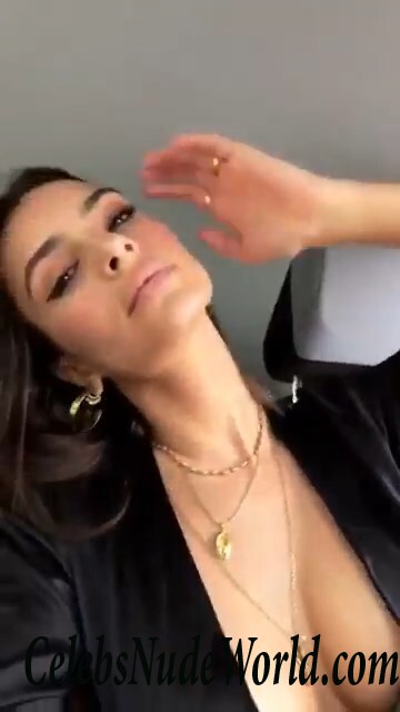 Emily Ratajkowski Sexy 85870