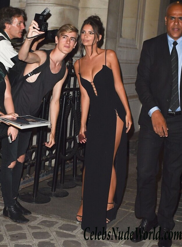 Emily Ratajkowski Sexy 85903