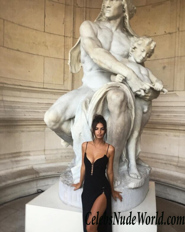 Emily Ratajkowski Sexy 85910