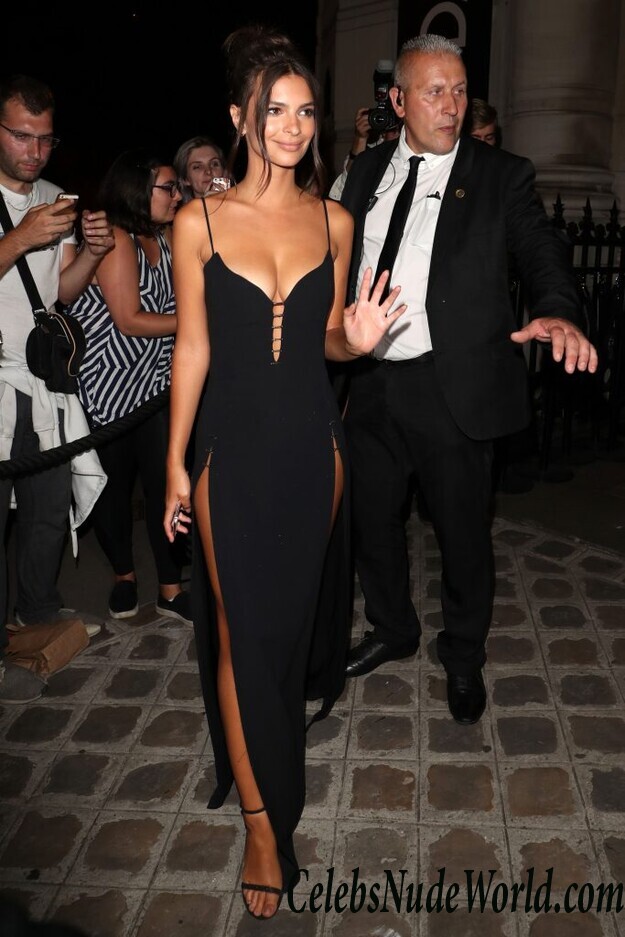 Emily Ratajkowski Sexy 85914