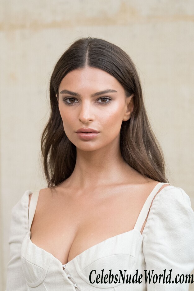 Emily Ratajkowski Sexy 85938