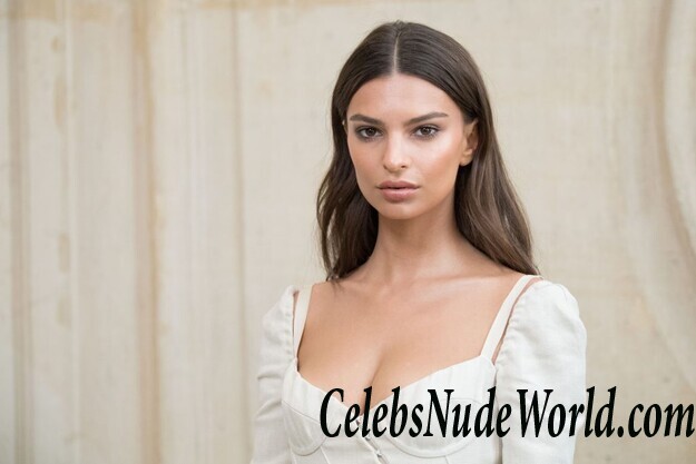 Emily Ratajkowski Sexy 85941