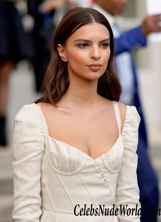 Emily Ratajkowski Sexy 85942