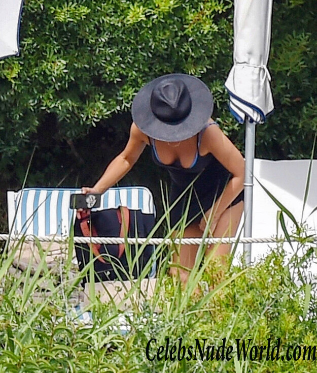 Jennifer Aniston Bikini 86718