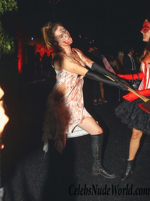 Ireland Baldwin Cleavage 86813