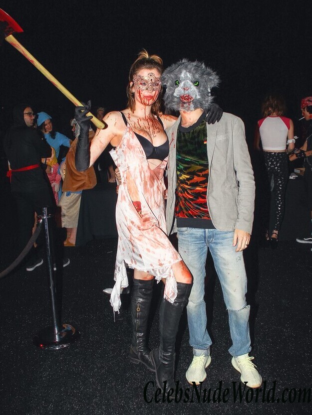 Ireland Baldwin Cleavage 86814