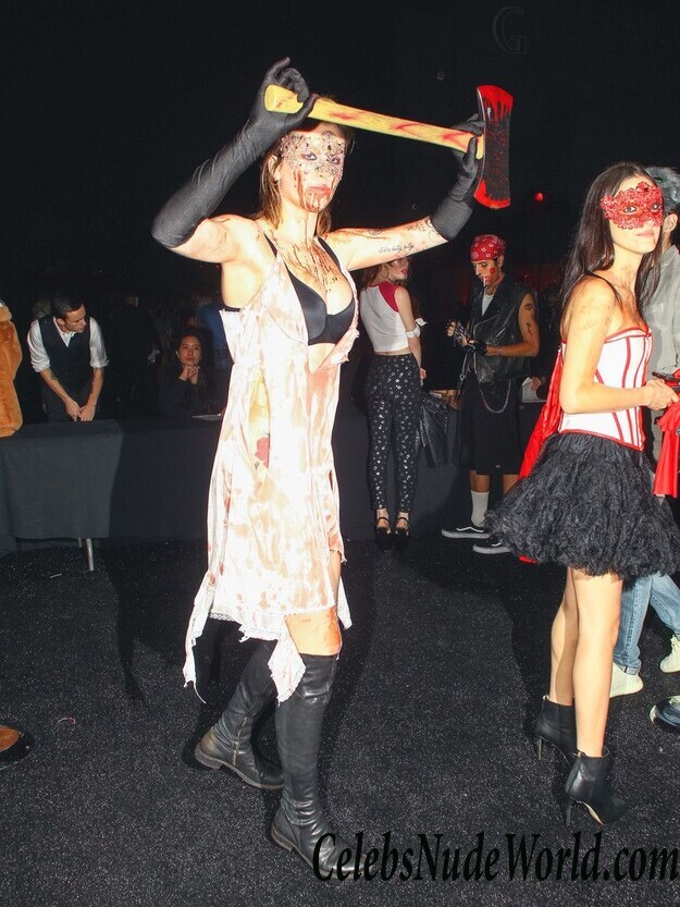 Ireland Baldwin Cleavage 86815