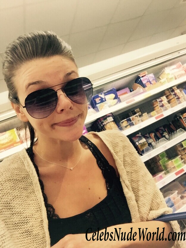 Faye Brookes LEAKS 87087