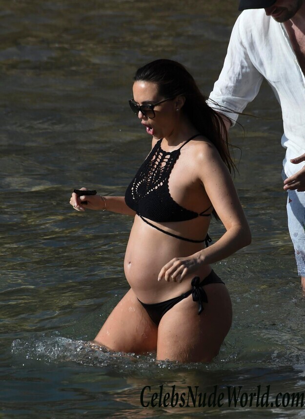 Jennifer Metcalfe Shows Off Her Preggo Belly 87352