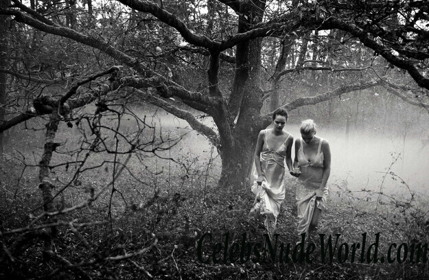 Sexy Photos of Lara Stone and Freja Beha Erichsen 87441