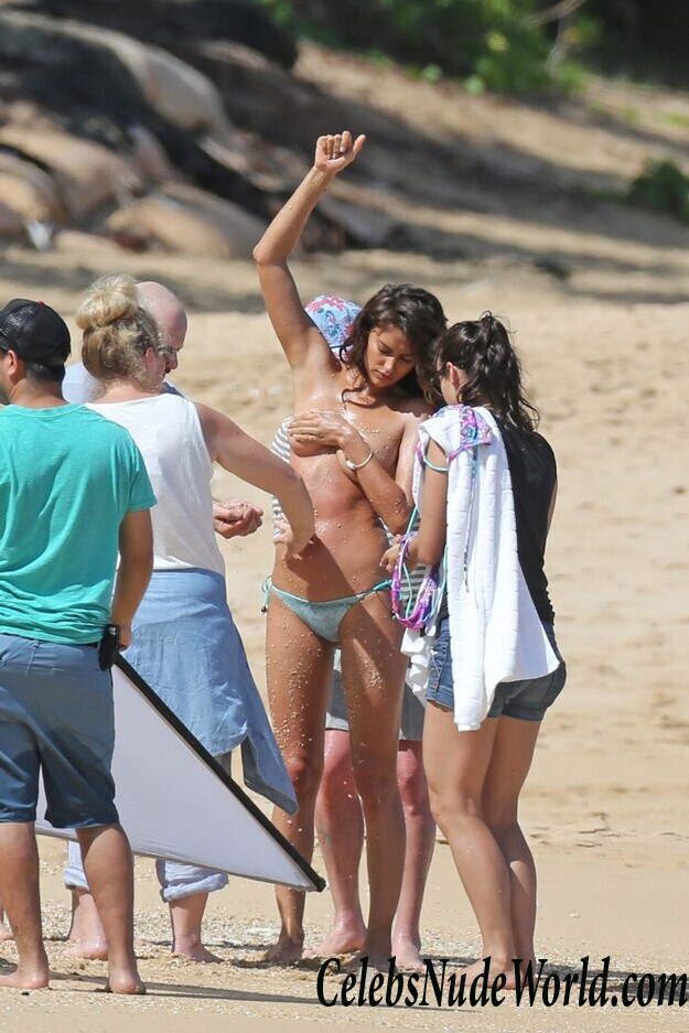 Irina Shayk boob flash 87652