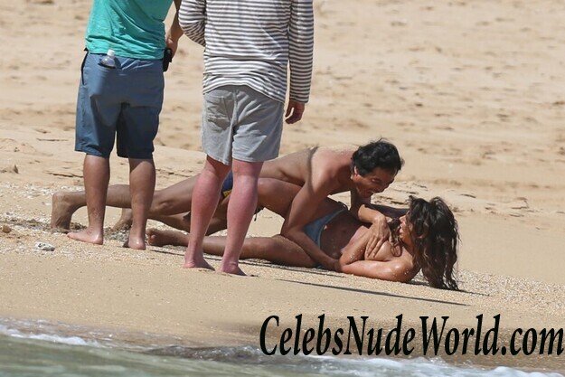 Irina Shayk boob flash 87658