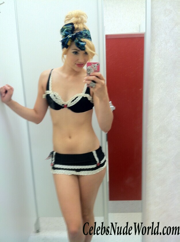 Jacqueline Dunford: Topless Mirror Selfies And More 87739