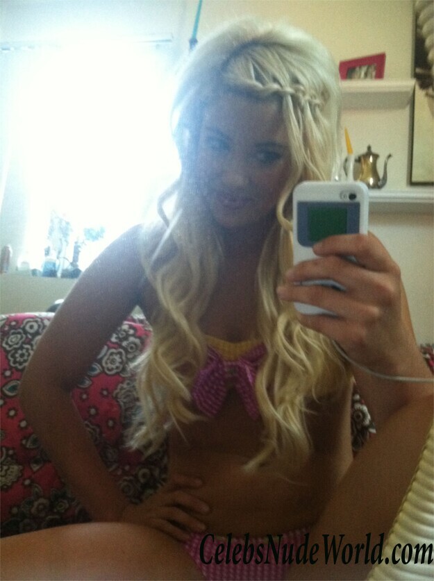 Jacqueline Dunford: Topless Mirror Selfies And More 87748