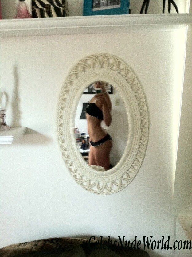 Jacqueline Dunford: Topless Mirror Selfies And More 87750