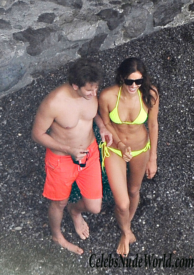 Irina Shayk's sexy pics at the beach 87834