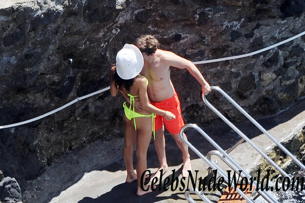 Irina Shayk's sexy pics at the beach 87836