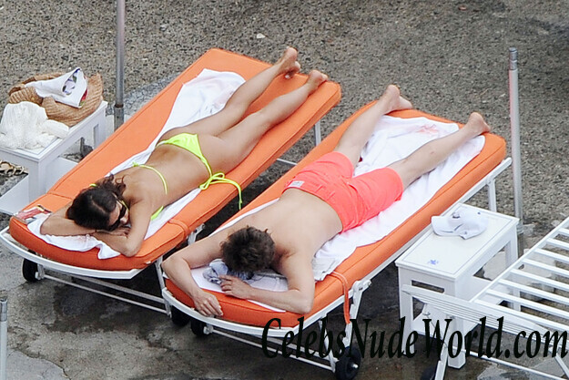 Irina Shayk's sexy pics at the beach 87839