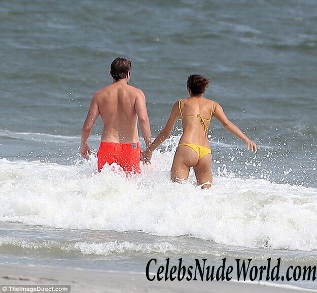 Irina Shayk Bikini Photos 87880