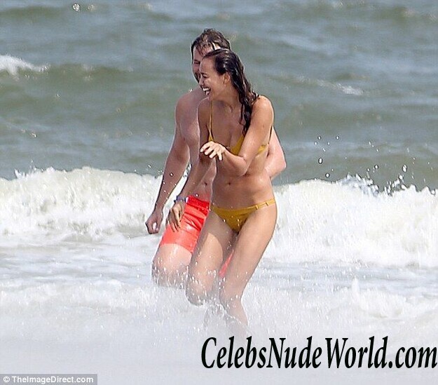 Irina Shayk Bikini Photos 87888