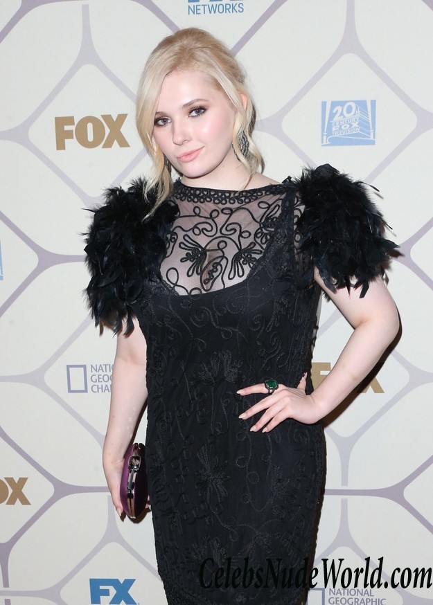 Abigail Breslin Erotic  8799