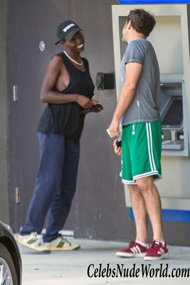 Jodie Turner Smith Sideboob 88034