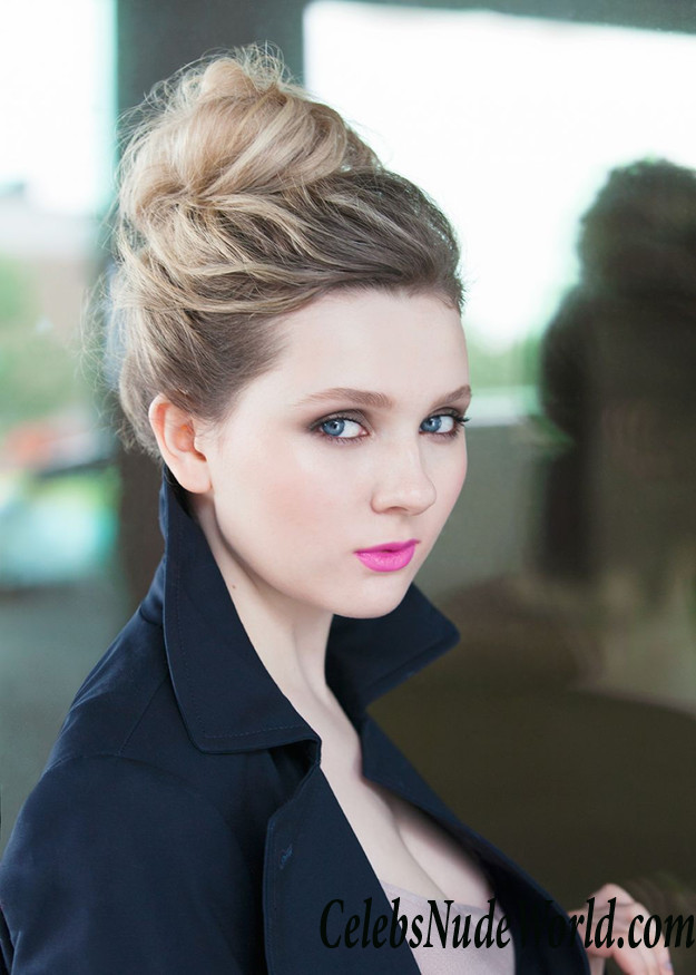 Abigail Breslin Erotic  8813