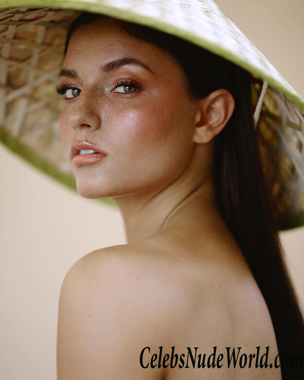 Jade Chynoweth Erotic 88250