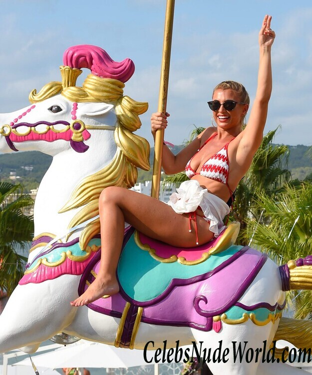 Sam Faiers, Billie Faiers, Ferne McCann Bikini 88726