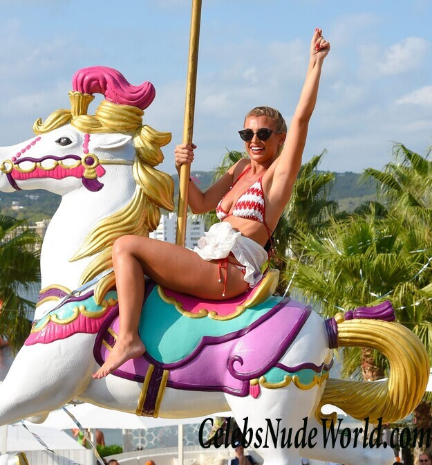 Sam Faiers, Billie Faiers, Ferne McCann Bikini 88727