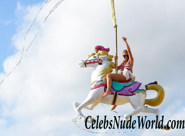 Sam Faiers, Billie Faiers, Ferne McCann Bikini 88730