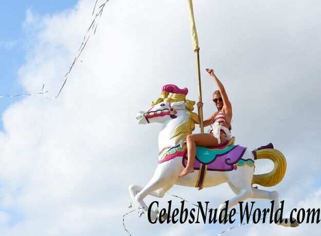 Sam Faiers, Billie Faiers, Ferne McCann Bikini 88731